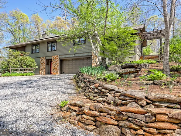 351 Honeysuckle Ln, Clarkesville, GA 30523