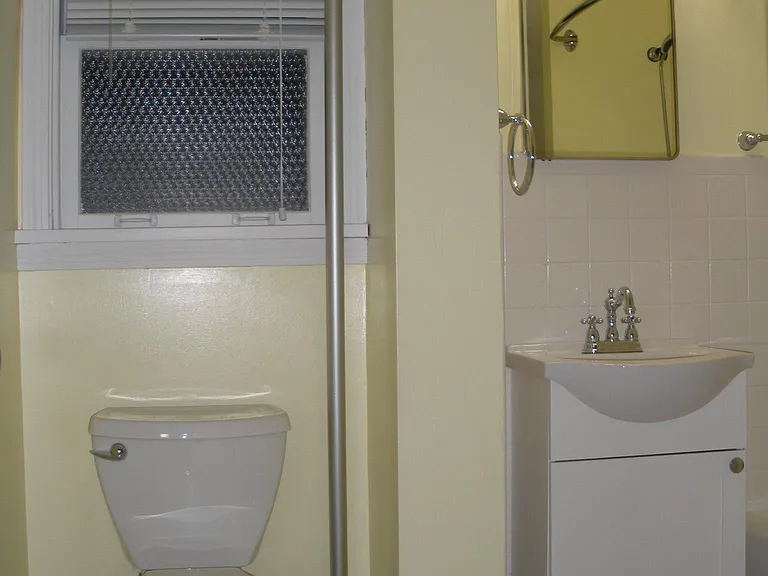 541 2nd St #3 — Photo 8