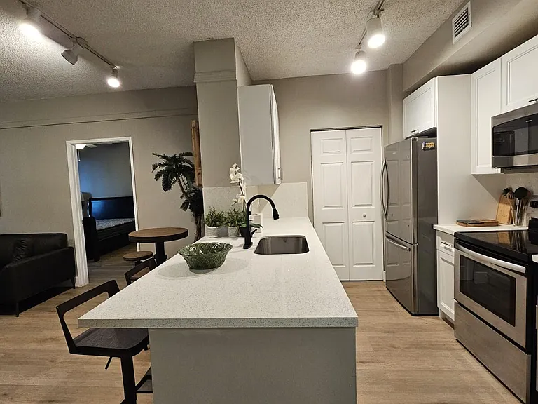 780 Sapodilla Ave #105 — Photo 9
