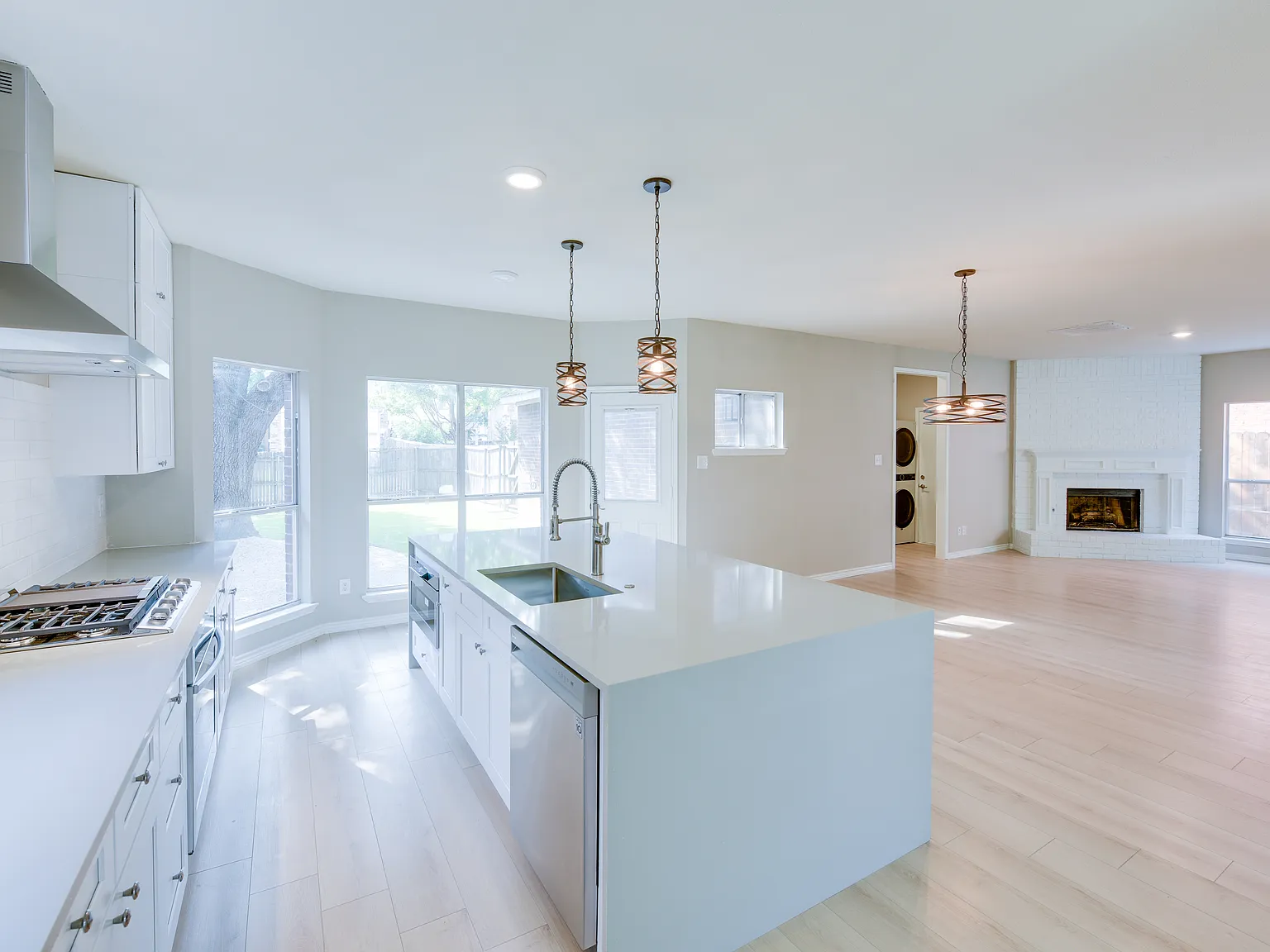 4 bed, 2.5 bath, 2155 sqft, $3,095 — Photo 2
