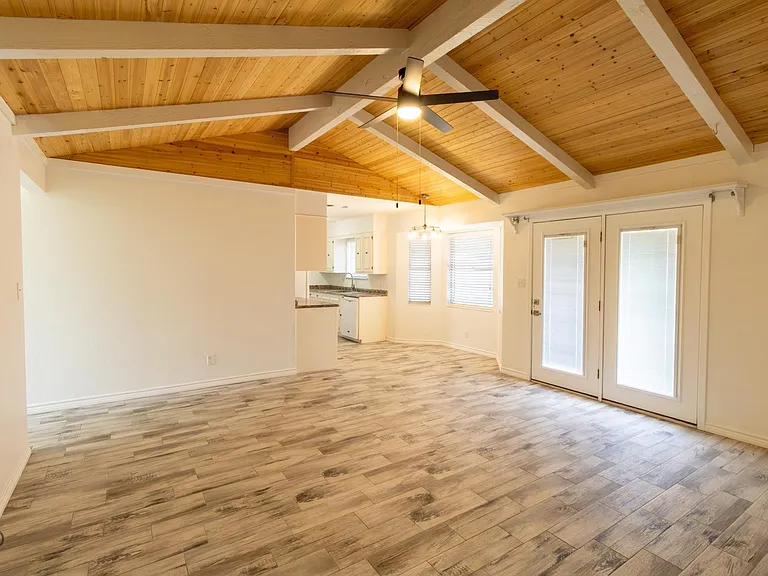 1020 Foley Ave — Photo 5
