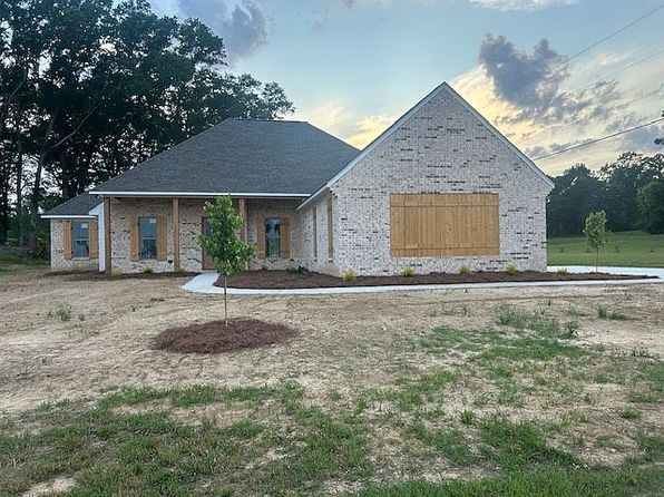 32 Village Cir