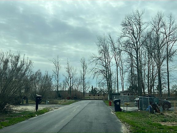 4th image of 2556 Milbourne Dr