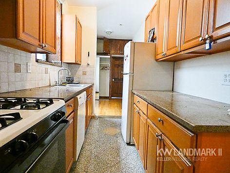4th image of 3223 35th St APT 4L
