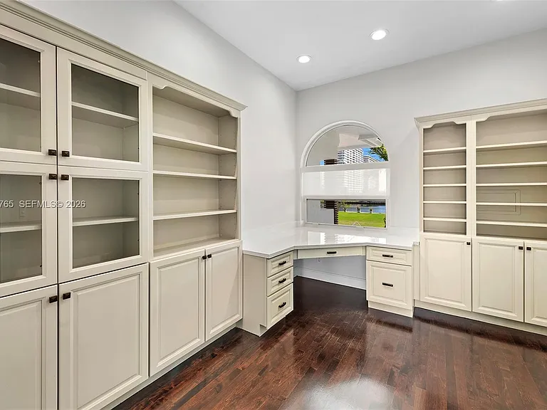 552 Palm Dr — Photo 30