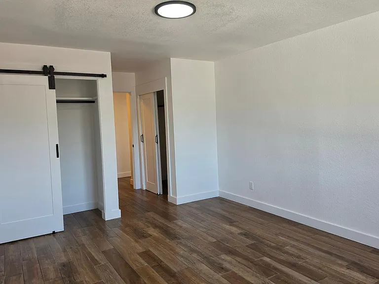 1731 E Redfield Rd — Photo 15