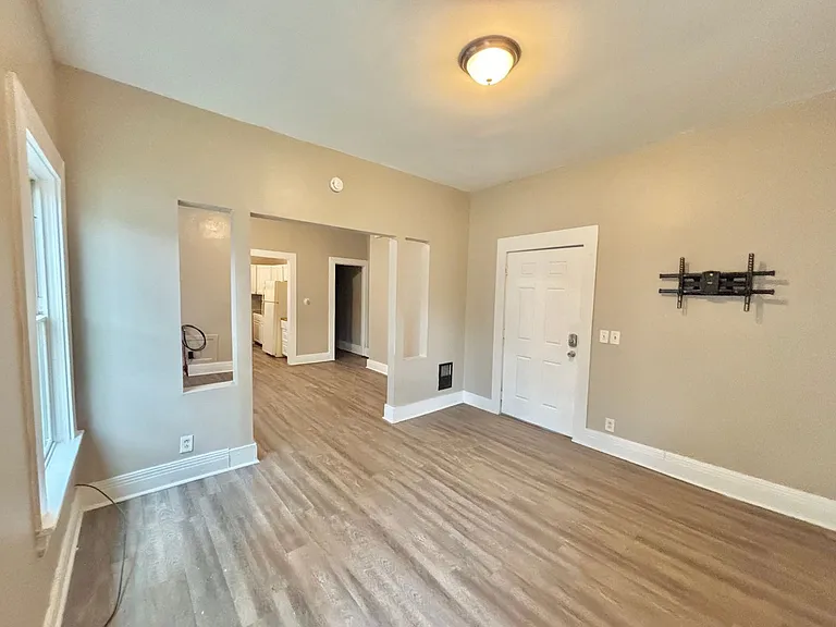 110 Ridgeway Ave — Photo 5