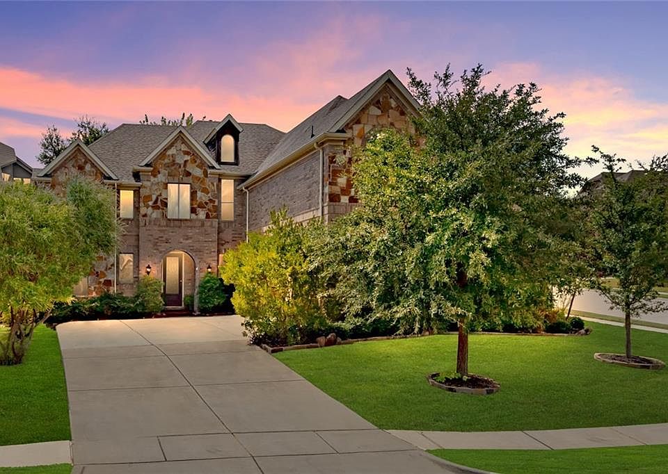 1st image of 400 Crystal Glen Dr