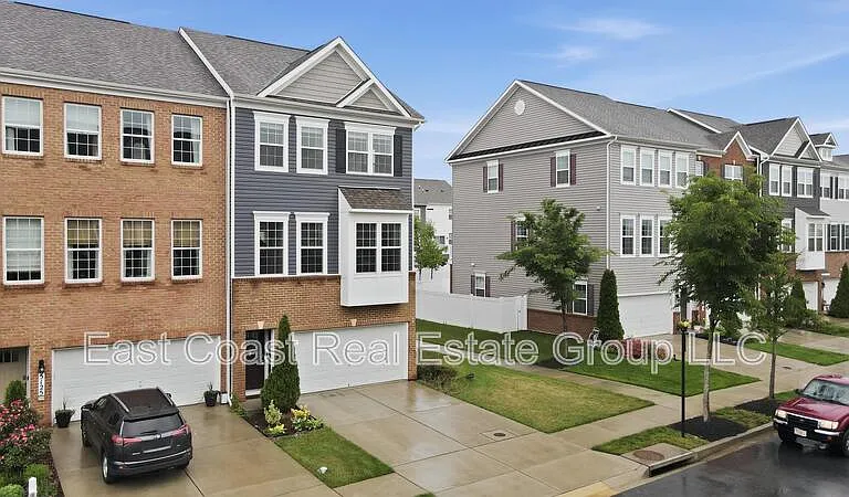 5123 Ironsides Dr — Photo 2