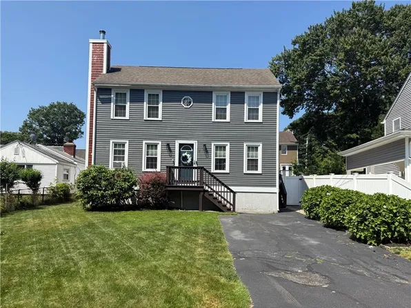 13 Cedar Dr, Bristol, RI 02809
