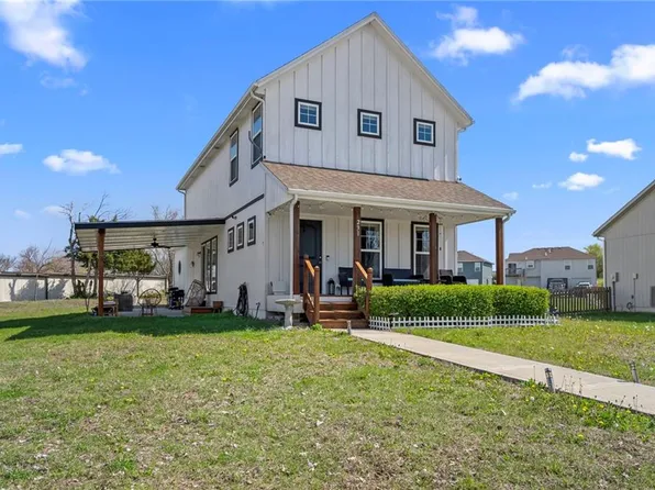 231 Jenny Ln, Raymore, MO 64083