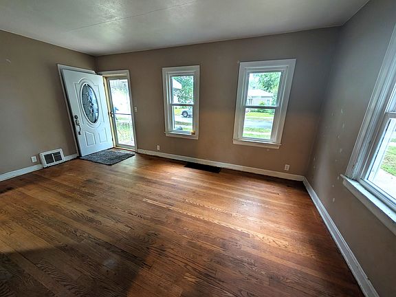 2nd image of 2816 Kenmore Ave