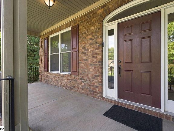 3rd image of 1 Mandarin Cir