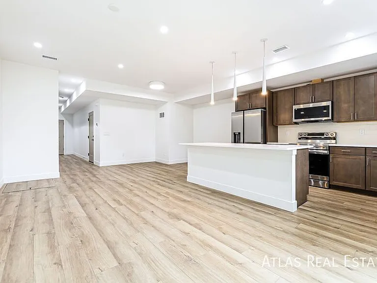 2742 W 2nd Ave — Photo 6