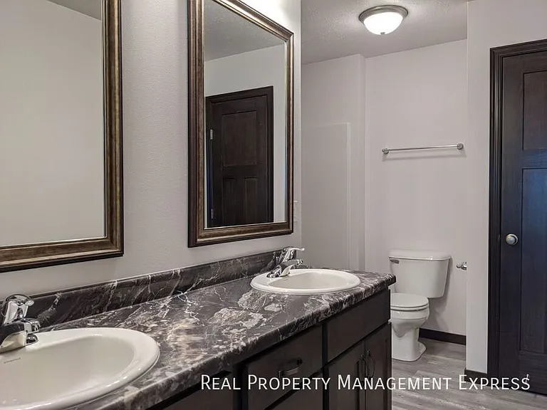 2206 S Ronsiek Ave — Photo 8