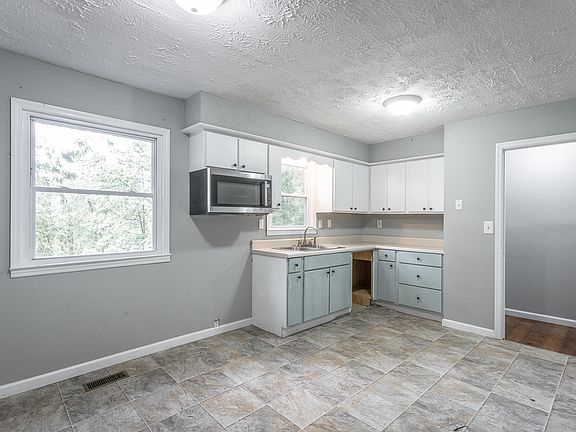 4th image of 245 Pinedale Dr