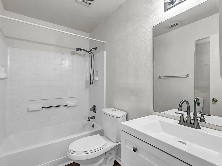 609 Golden Gate Dr — Photo 12
