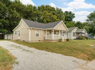 1613 E Chestnut St, Springfield, MO 65802