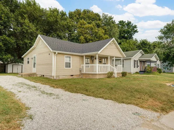 1613 E Chestnut Street, Springfield, MO 65802