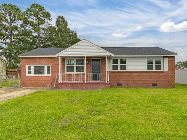 852 Mains Creek Rd, Chesapeake, VA 23320