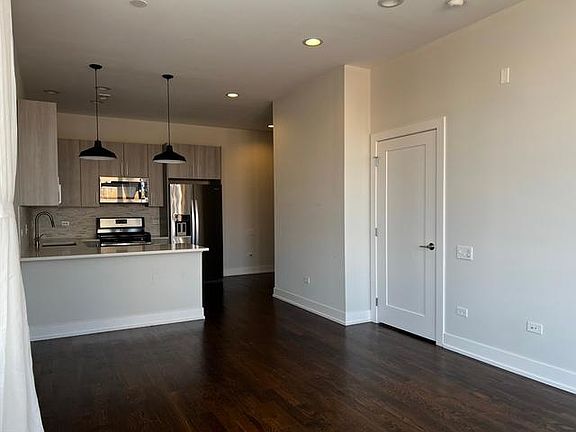 3rd image of 5139 N Broadway St APT 411