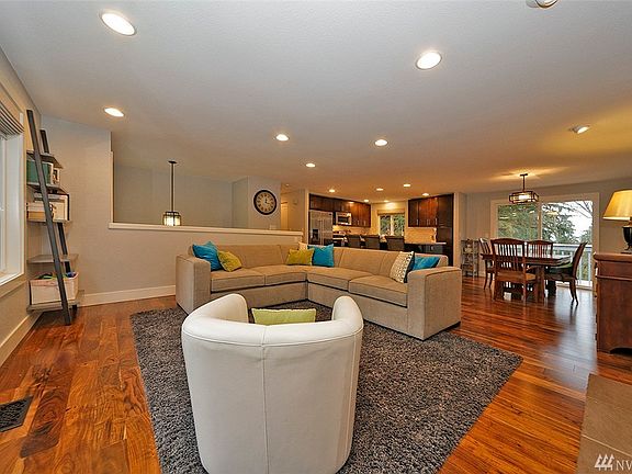 3rd image of 20916 NE 44th St