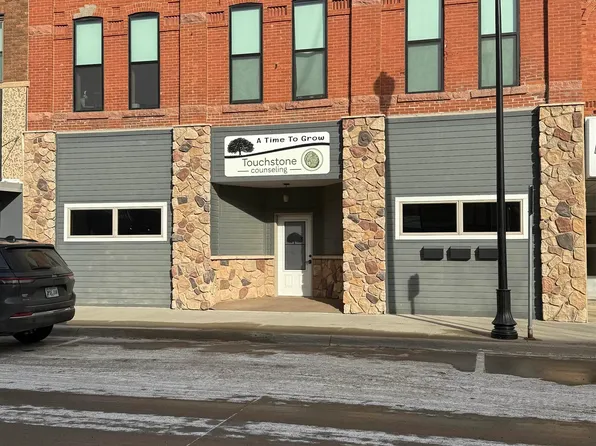 321 9th St, Sheldon, IA 51201