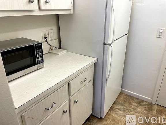5th image of 1821 NE 62nd St APT 330