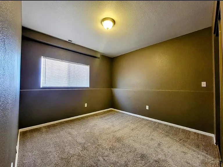 676 E Clarion Dr #B — Photo 5