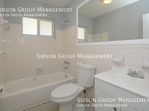 4th image of 806 NE 16th Pl APT 1