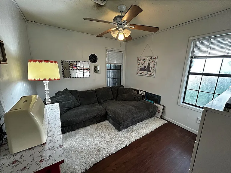 405 Live Oak St #A — Photo 2
