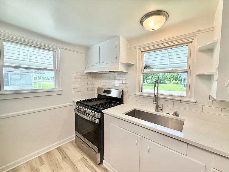 2020 W Hurd Rd — Photo 8