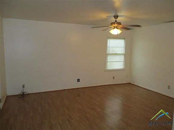 2nd image of 3408 Larkspur Ln