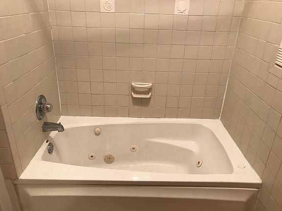 4th image of 2423 Park St APT A