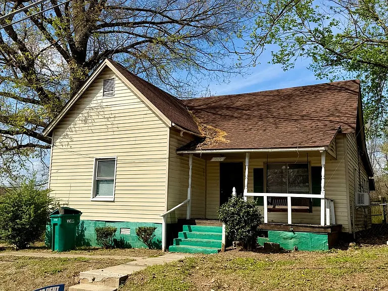207 S Hays Ave — Photo 1