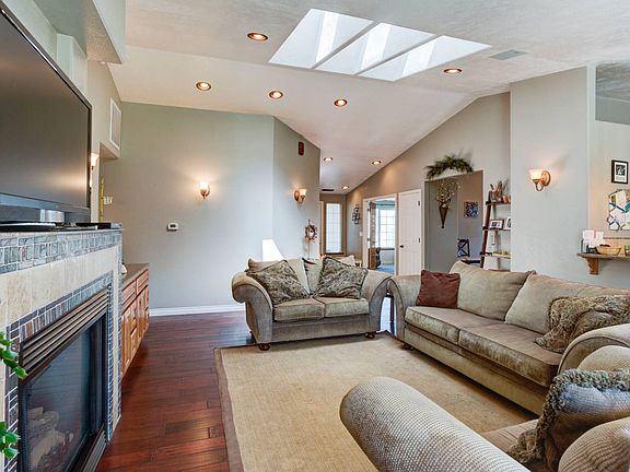 4th image of 4901 Hershey Ln