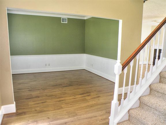 4th image of 916 Laurelfield Dr