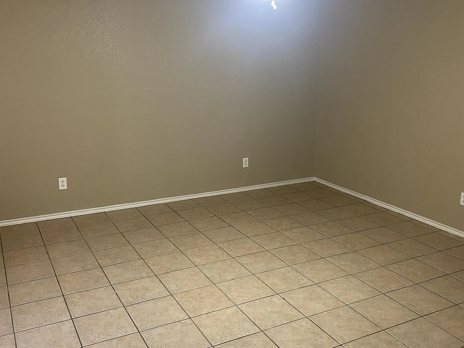 1310 Dugger - A — Photo 2