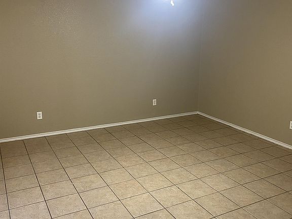 2nd image of 1310 Dugger Cir APT A