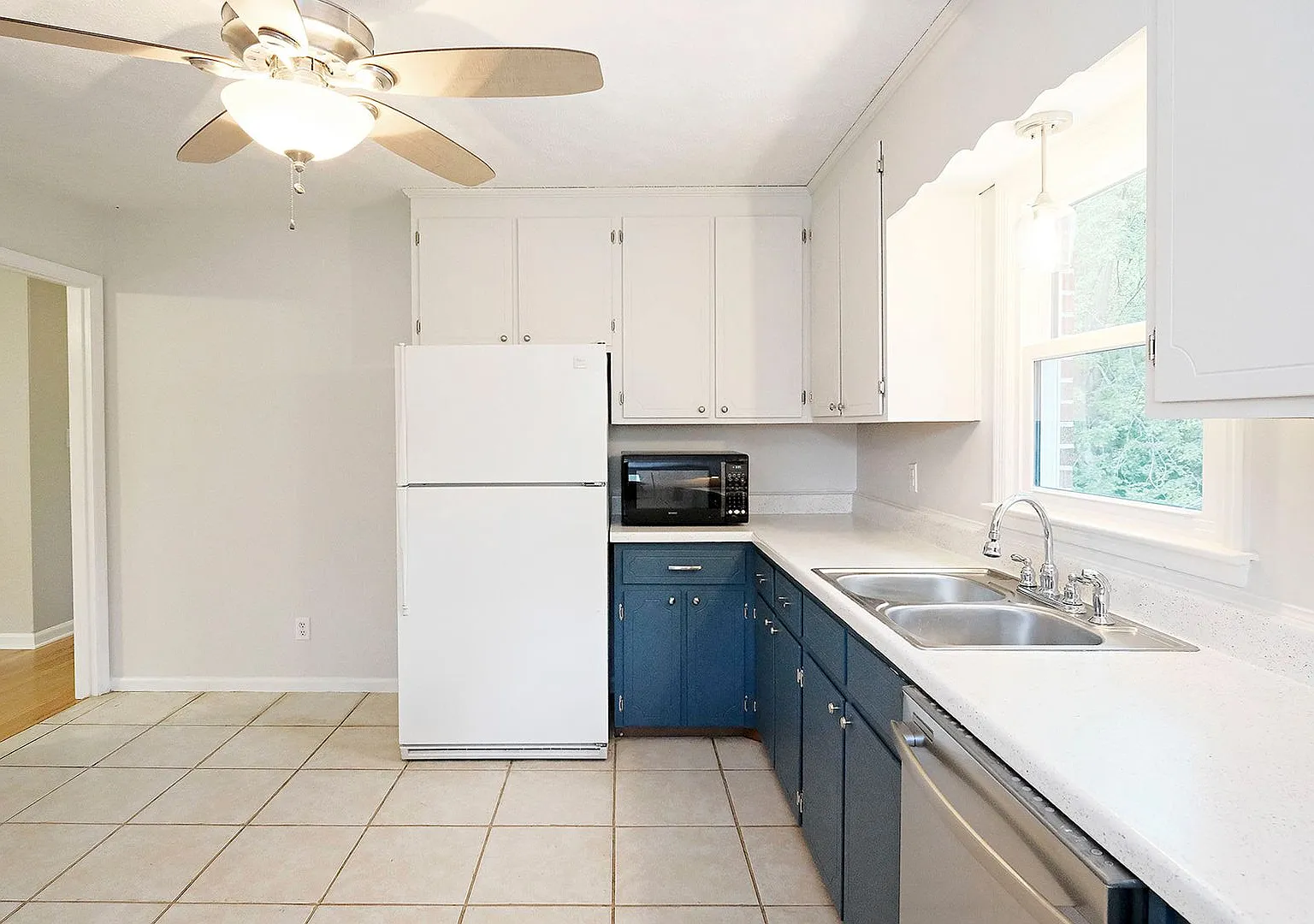 Pet-Friendly Home Walkable to Crozet Park — Photo 4