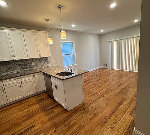 5th image of 558 Broadway Floor 1