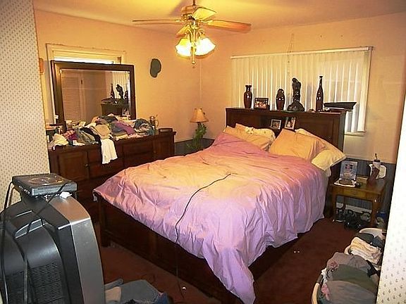 4th image of 2833 Shartle St