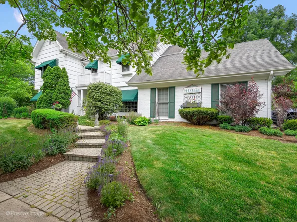 300 Ridge Ave, Clarendon Hills, IL 60514