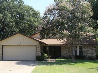2214 Bainwood Trl, Arlington, TX 76015