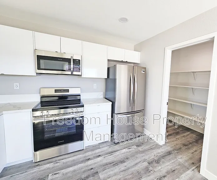 581 Valiant Ave — Photo 9