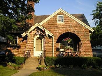 2nd image of 836 Forest Ave