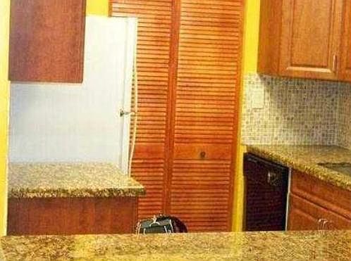 4th image of 923 NE 199th St APT 103