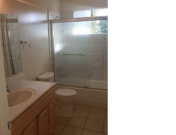 4th image of 136 Carlton Ave APT 6