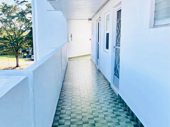 3rd image of 1351 NE 191st St APT 314
