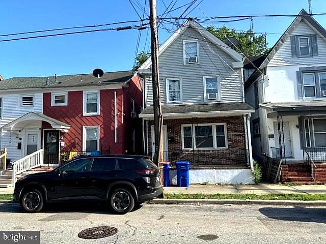 1st image of 109 E Pine St